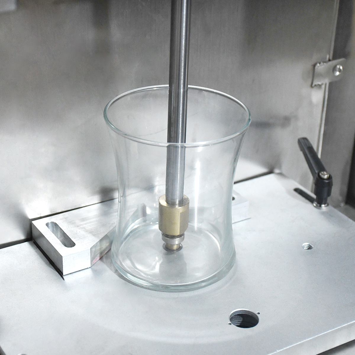 Semi Automatic Wick Setting Machine For Jar Tea Light Candle Production Line Manufacturing