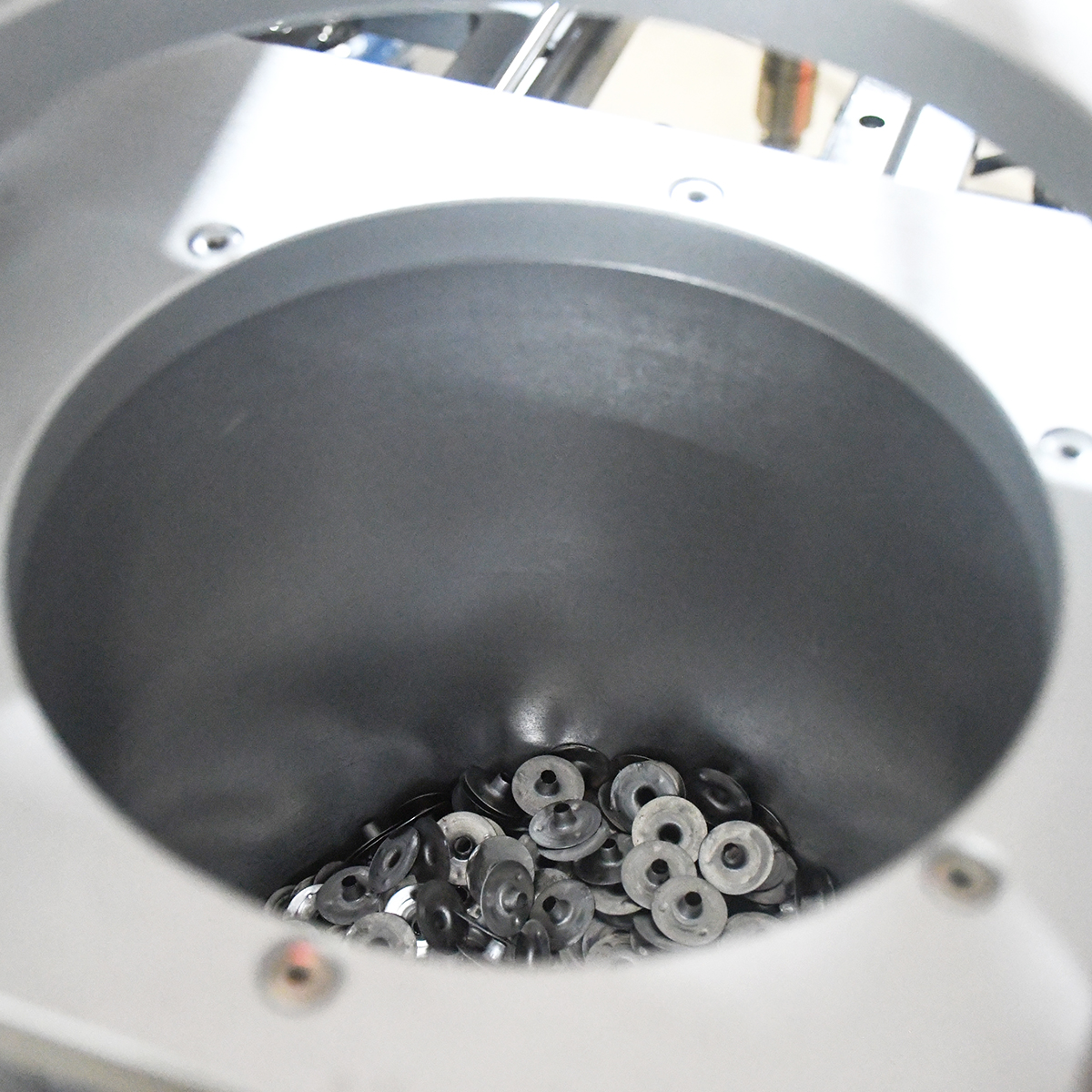 Semi Automatic Wick Setting Machine For Jar Tea Light Candle Production Line Manufacturing